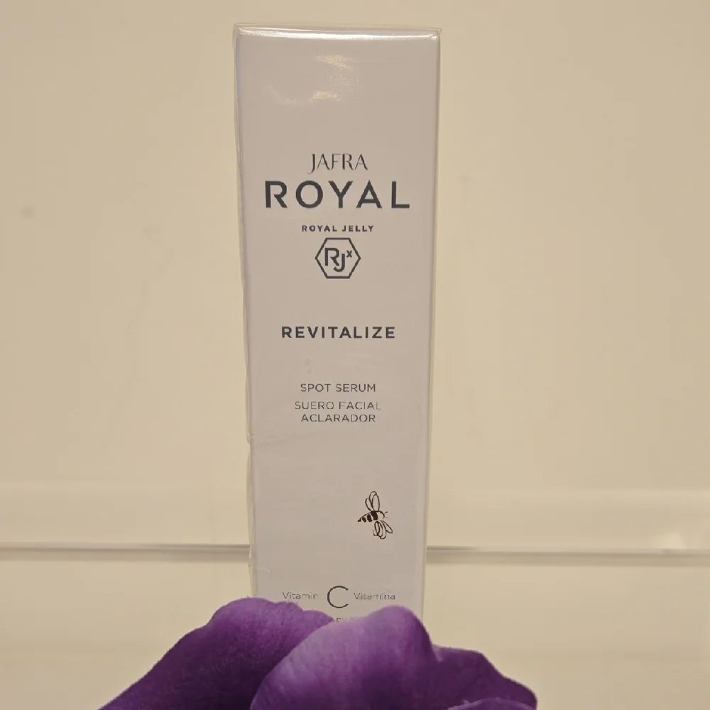 JAFRA Royal Jelly Revitalize Spot Serum with Vitamin C NWT 1 oz -Discontinued